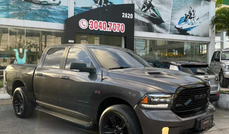 RAM 1500 CLASSIC NIGHT EDITION 2022 completo