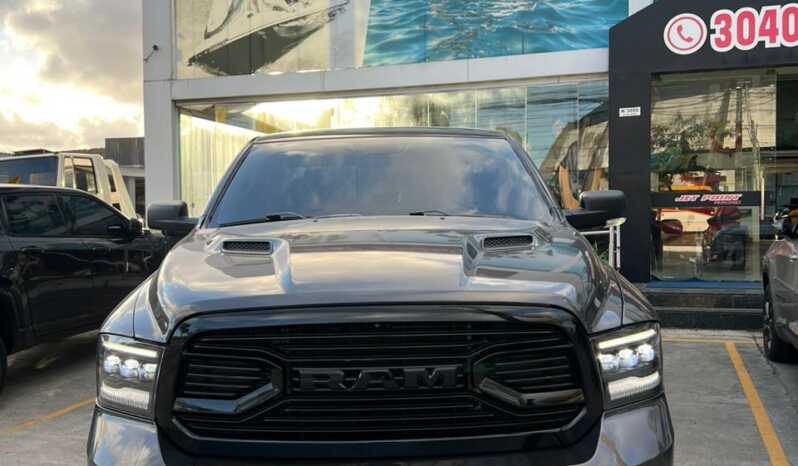 RAM 1500 CLASSIC NIGHT EDITION 2022 completo