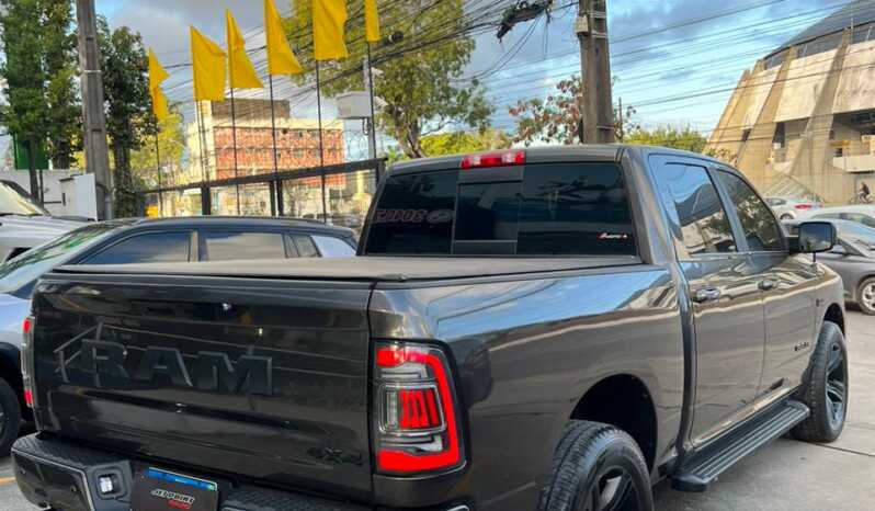 RAM 1500 CLASSIC NIGHT EDITION 2022 completo